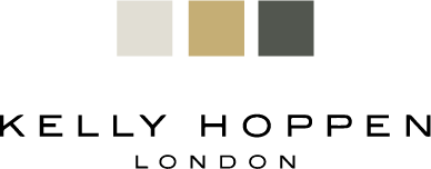 pantone junto al logotipo de kelly hoppen