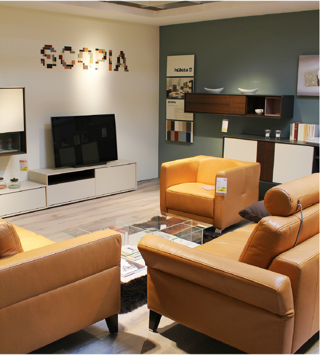 fotografía de una sala con moviliario color amarillo